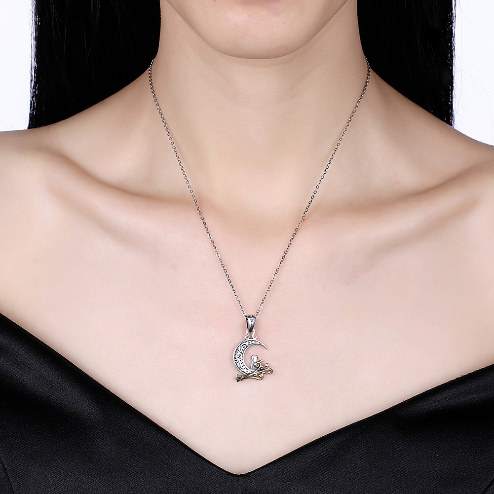 925 Sterling Silver Fashion Pendant Necklace in Flattering Style