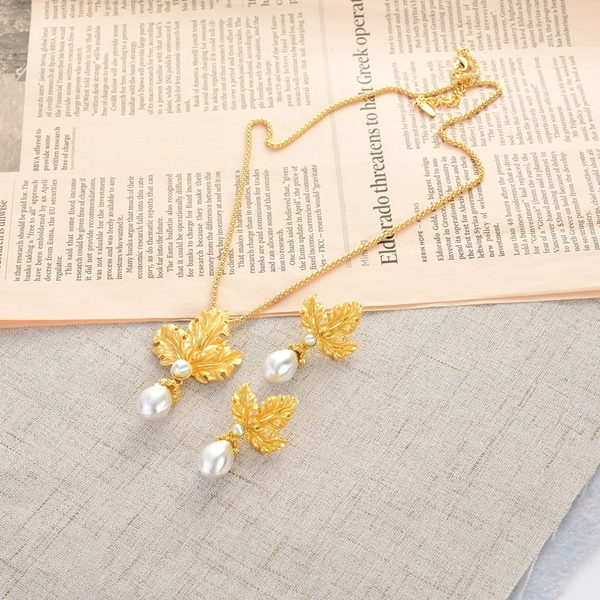 Picture of Sparkly Casual White Necklace and Earring Set