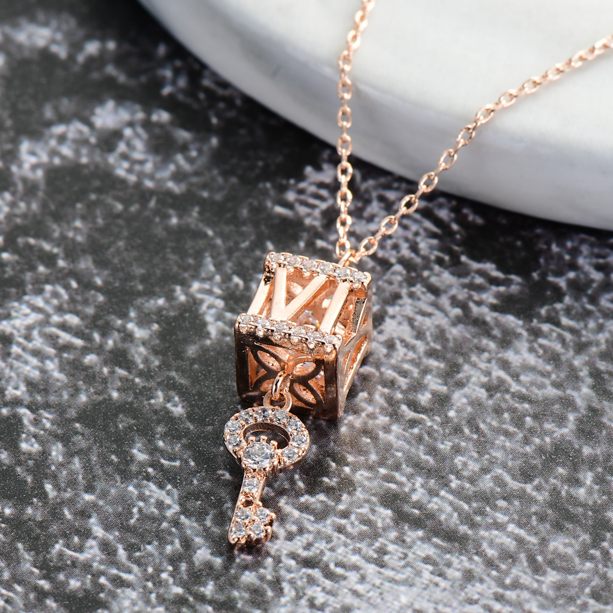 Delicate Rose Gold Plated Pendant Necklace with Fast Shipping