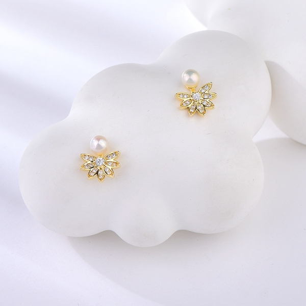 Picture of Delicate Cubic Zirconia Gold Plated Stud Earrings