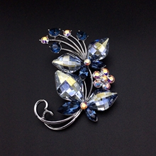 Show details for Low Price Platinum Plated Medium Brooche at Unbeatable Price
