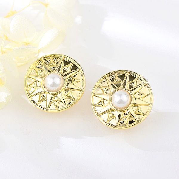 Picture of Good Quality Artificial Pearl Classic Stud Earrings