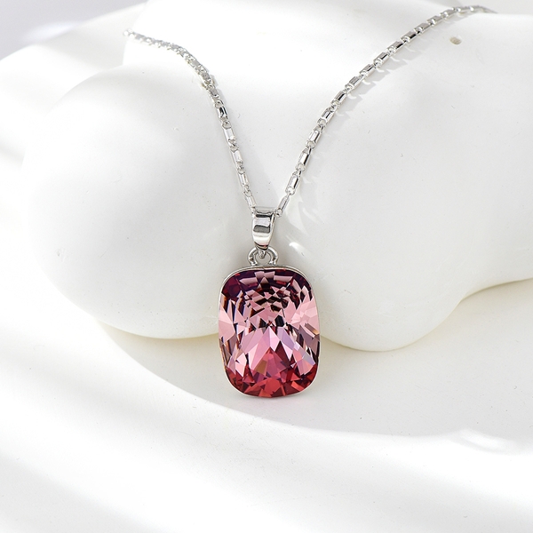 Picture of Zinc Alloy Swarovski Element Pendant Necklace in Exclusive Design