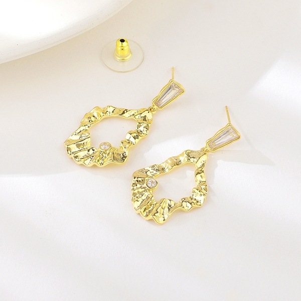 Picture of Charming Gold Plated Zinc Alloy Dangle Earrings As a Gift