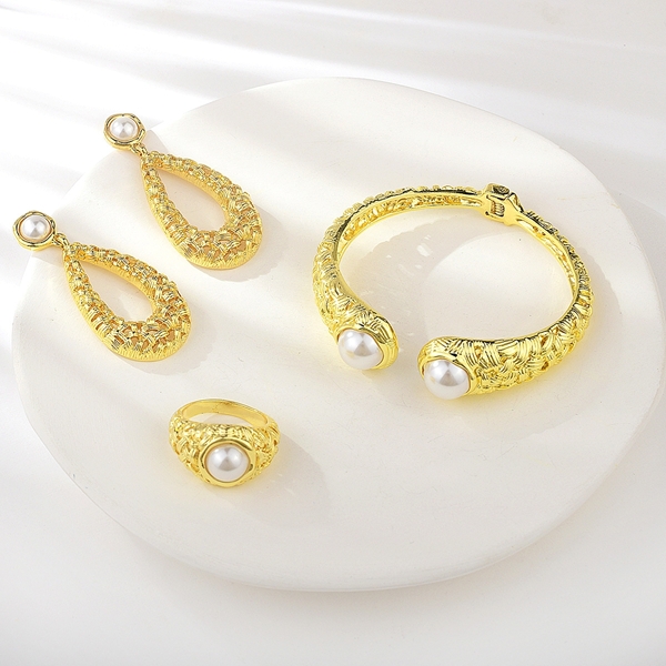 Picture of Fashion Artificial Pearl Zinc Alloy 3 Piece Jewelry Set