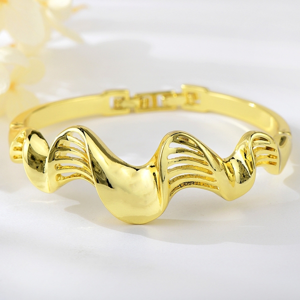 Picture of Top Small Gold Plated Fashion Bangle