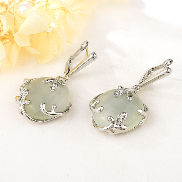 Picture of Purchase Platinum Plated Classic Dangle Earrings Exclusive Online