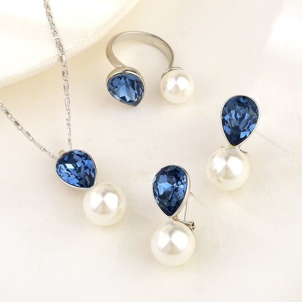 Picture of Attractive Platinum Plated Swarovski Element 3 Piece Jewelry Set For Your Occasions