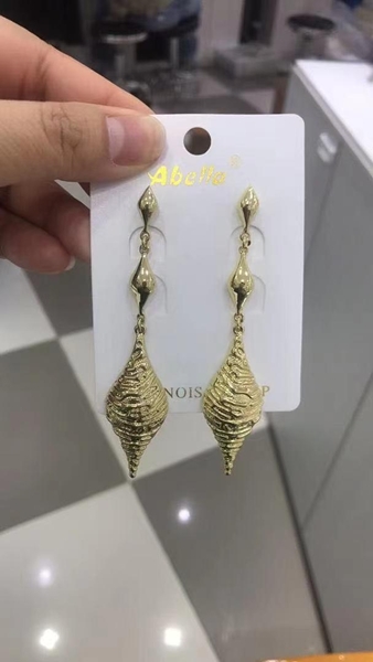 Picture of Unique Moissanite Gold Plated Chandelier Earrings