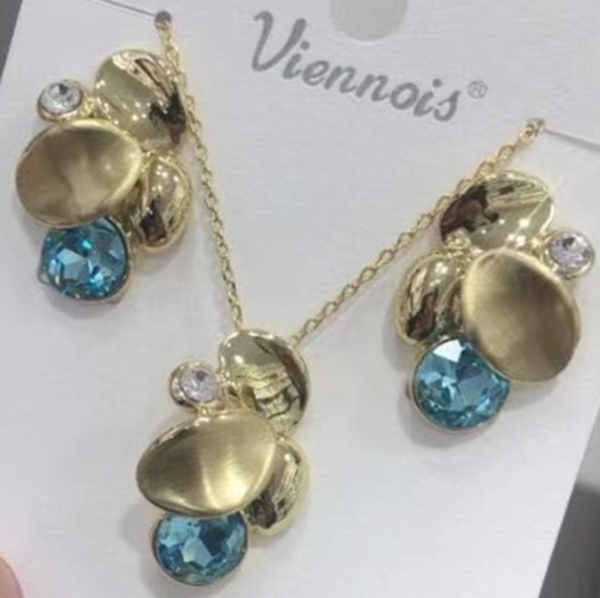 Picture of Sparkly Moon Resin 2 Piece Jewelry Set